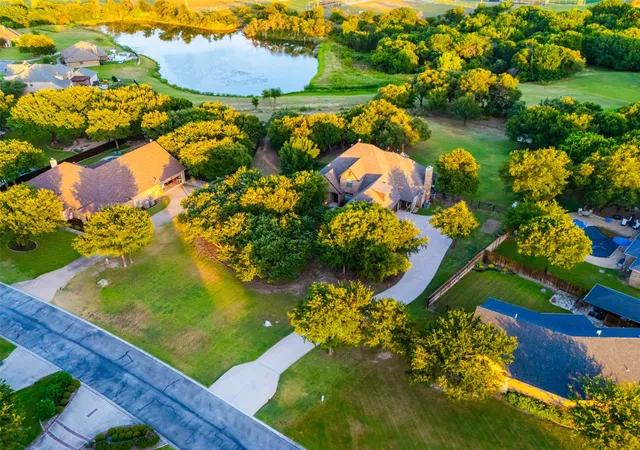 Photo 4 of Single family home for sale at 135 Crooked Stick Ln, Aledo, TX 76008 | MLS# 21328414 | Listing updated on 2026-09-13