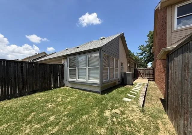 Photo 2 of Single family home for sale at 1338 Overlook Dr, Lewisville, TX 75067 | MLS# 21328425 | Listing updated on 2026-09-11