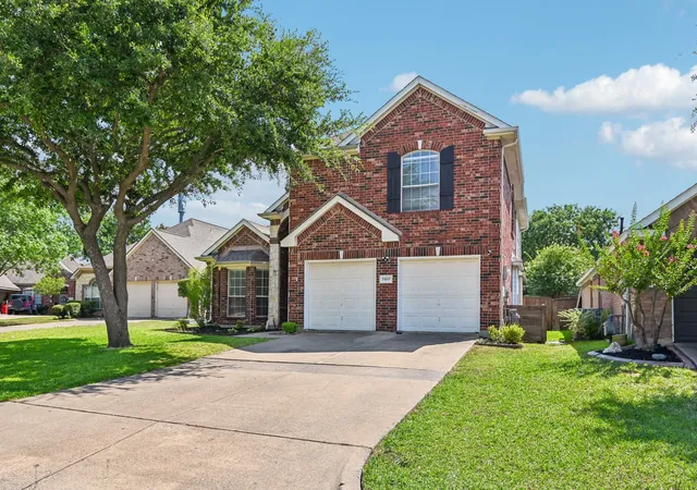Photo 1 of Sale Pending at 7917 Southern Hills Ln, Rowlett, TX 75089 | MLS# 21324905 | Listing updated on 2026-09-11
