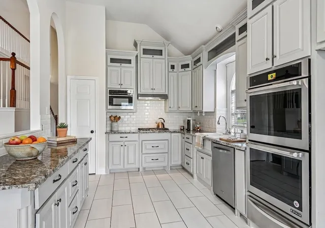 Photo 2 of Sale Pending at 7917 Southern Hills Ln, Rowlett, TX 75089 | MLS# 21324905 | Listing updated on 2026-09-11