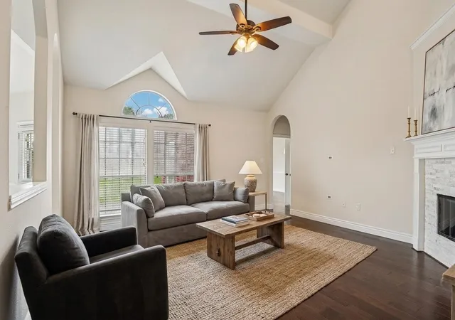 Photo 3 of Sale Pending at 7917 Southern Hills Ln, Rowlett, TX 75089 | MLS# 21324905 | Listing updated on 2026-09-11
