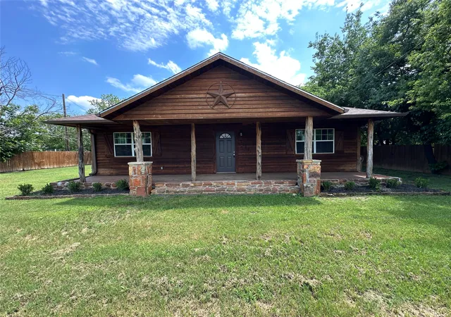 Photo 1 of Single family home for sale at 1114 14th St, Mineral Wells, TX 76067 | MLS# 21328572 | Listing updated on 2026-09-09