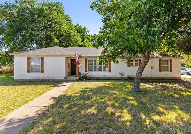 Photo 1 of Single family home for sale at 413 S Tyler St, Mc Gregor, TX 76657 | MLS# 21328271 | Listing updated on 2026-07-29