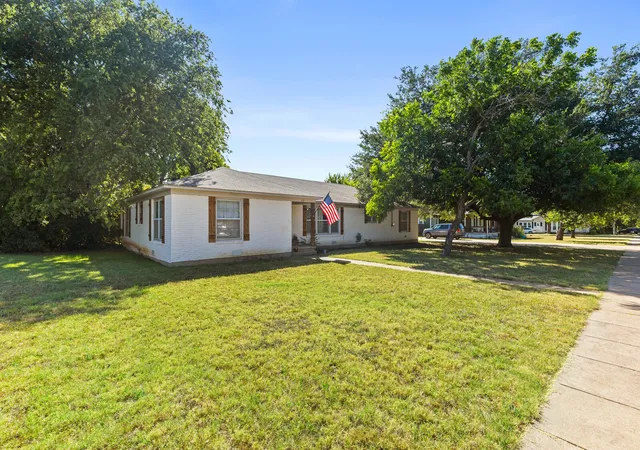 Photo 2 of Single family home for sale at 413 S Tyler St, Mc Gregor, TX 76657 | MLS# 21328271 | Listing updated on 2026-07-29