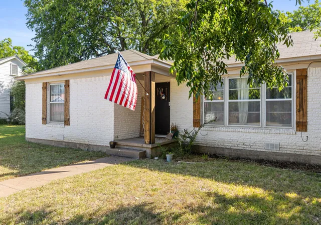 Photo 4 of Single family home for sale at 413 S Tyler St, Mc Gregor, TX 76657 | MLS# 21328271 | Listing updated on 2026-07-29