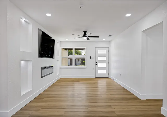 Photo 3 of Single family home for sale at 609 Warren Dr, Garland, TX 75042 | MLS# 21315317 | Listing updated on 2026-09-25