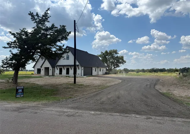 Photo 3 of Single family home for sale at 408 Vz County Road 2115, Canton, TX 75103 | MLS# 21328645 | Listing updated on 2026-09-21