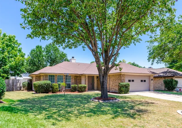 Photo 2 of Single family home for sale at 2506 Mckensie Ln, Grand Prairie, TX 75052 | MLS# 21324482 | Listing updated on 2026-09-11