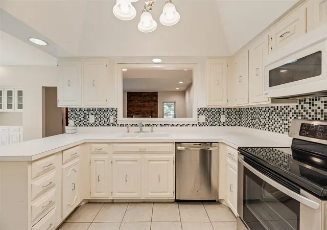 Photo 4 of Sale Pending at 4988 Thunder Rd, Dallas, TX 75244 | MLS# 21328674 | Listing updated on 2026-09-08