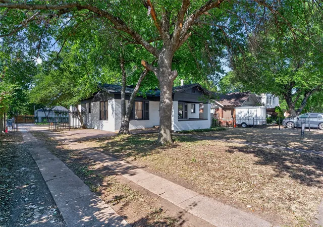 Photo 2 of Single family home for sale at 3410 Meadowbrook Dr, Fort Worth, TX 76103 | MLS# 21328563 | Listing updated on 2026-09-12