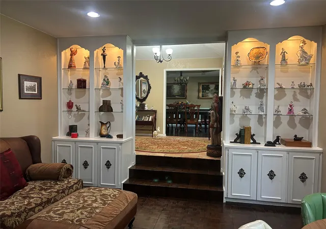 Photo 4 of Single family home for sale at 304 Paloverde Ln, Fort Worth, TX 76112 | MLS# 21328724 | Listing updated on 2026-09-09
