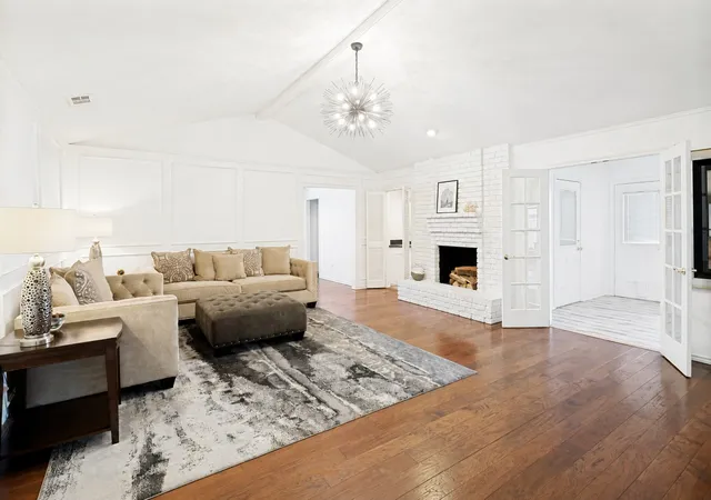 Photo 4 of Sale Pending at 1005 De Pauw Dr, Arlington, TX 76012 | MLS# 21328776 | Listing updated on 2026-09-14
