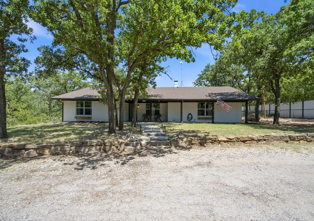 Photo 2 of Single family home for sale at 924 Fm 1708, Weatherford, TX 76087 | MLS# 21324926 | Listing updated on 2026-09-19