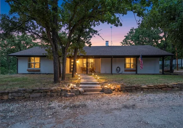 Photo 3 of Single family home for sale at 924 Fm 1708, Weatherford, TX 76087 | MLS# 21324926 | Listing updated on 2026-09-19