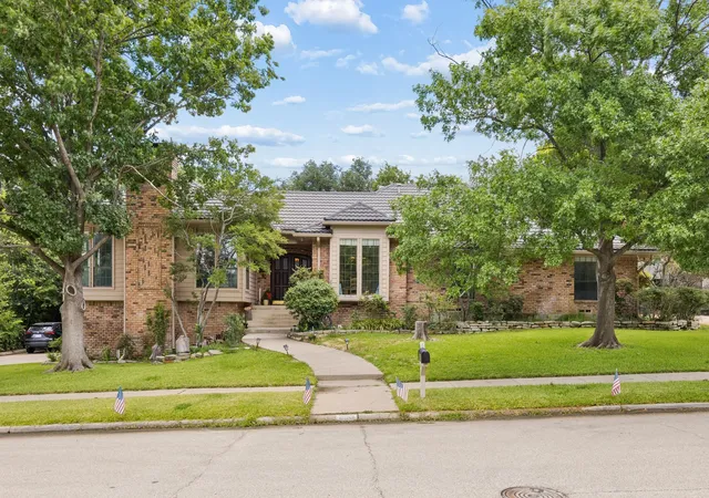 Photo 1 of Single family home for sale at 205 Balboa St, Irving, TX 75062 | MLS# 21328790 | Listing updated on 2026-09-13
