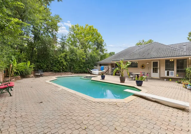 Photo 4 of Single family home for sale at 205 Balboa St, Irving, TX 75062 | MLS# 21328790 | Listing updated on 2026-09-13