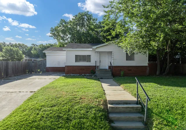 Photo 1 of Sale Pending at 3804 Belmont Dr, Waco, TX 76711 | MLS# 21327770 | Listing updated on 2026-09-09
