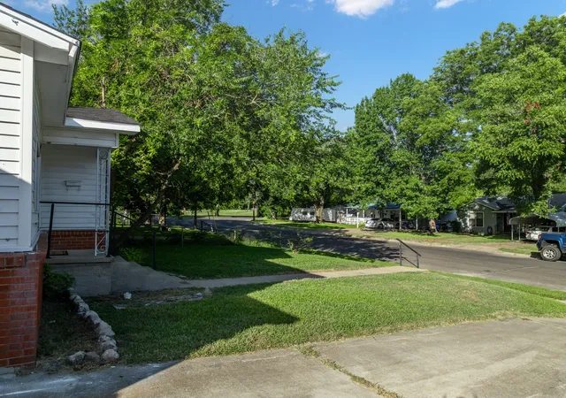 Photo 3 of Sale Pending at 3804 Belmont Dr, Waco, TX 76711 | MLS# 21327770 | Listing updated on 2026-09-09