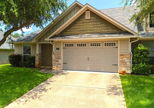 Photo 1 of Condo for sale at 421 W Cumberland Rd #601, Tyler, TX 75703 | MLS# 21328879 | Listing updated on 2026-09-17