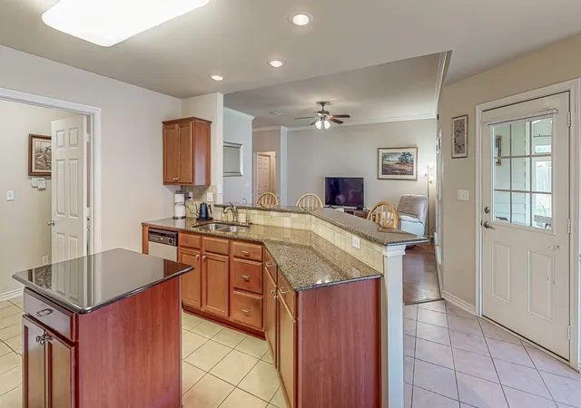 Photo 4 of Condo for sale at 421 W Cumberland Rd #601, Tyler, TX 75703 | MLS# 21328879 | Listing updated on 2026-09-17