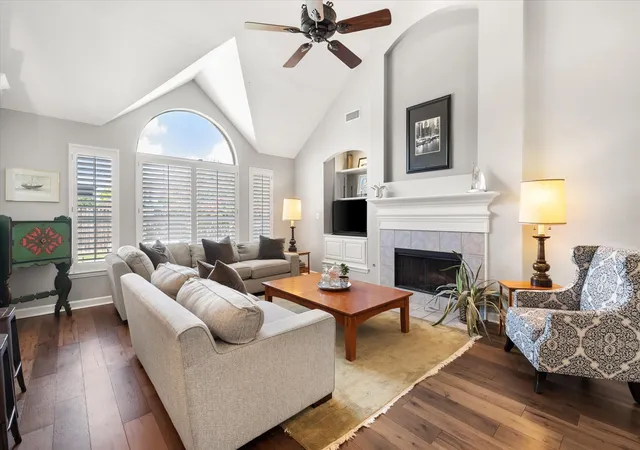 Photo 3 of Single family home for sale at 1502 Mallard Cir, Mansfield, TX 76063 | MLS# 21328500 | Listing updated on 2026-10-01