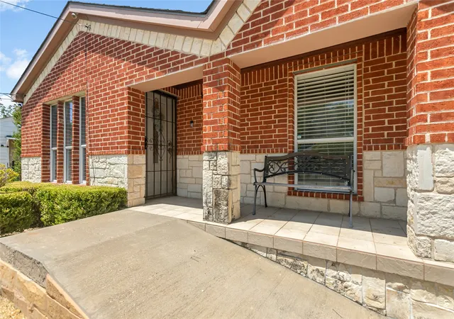 Photo 3 of Single family home for sale at 4319 Glenhaven Blvd, Dallas, TX 75211 | MLS# 21328504 | Listing updated on 2026-09-14