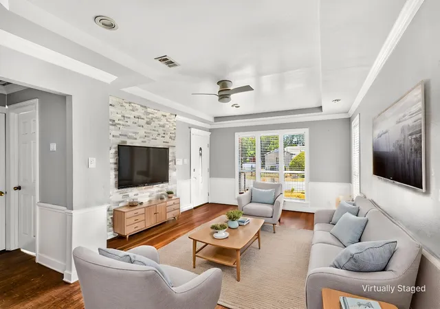 Photo 3 of Single family home for sale at 4319 Glenhaven Blvd, Dallas, TX 75211 | MLS# 21328504 | Listing updated on 2026-09-14