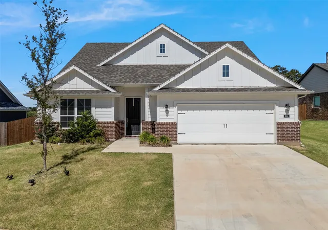 Single family home for sale at 801 Taliaferro Trl, Springtown, TX 76082 | MLS# 21323883