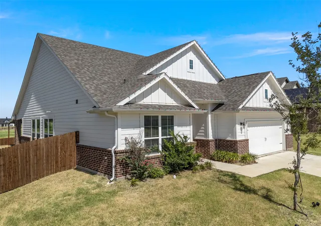 Photo 2 of Single family home for sale at 801 Taliaferro Trl, Springtown, TX 76082 | MLS# 21323883 | Listing updated on 2026-08-01