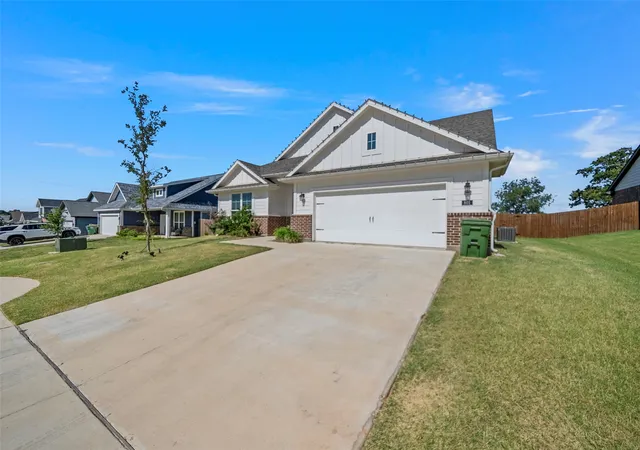 Photo 3 of Single family home for sale at 801 Taliaferro Trl, Springtown, TX 76082 | MLS# 21323883 | Listing updated on 2026-08-01
