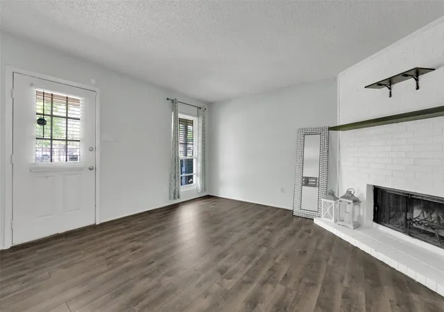 Listing Photo 4 - Condo for sale in building located at 641 Carriagehouse Ln, Garland, TX 75040 - Unit #7