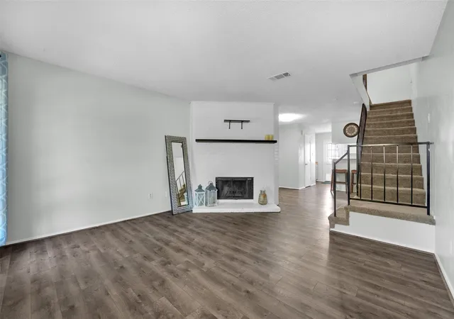 Listing Photo 5 - Condo for sale in building located at 641 Carriagehouse Ln, Garland, TX 75040 - Unit #7