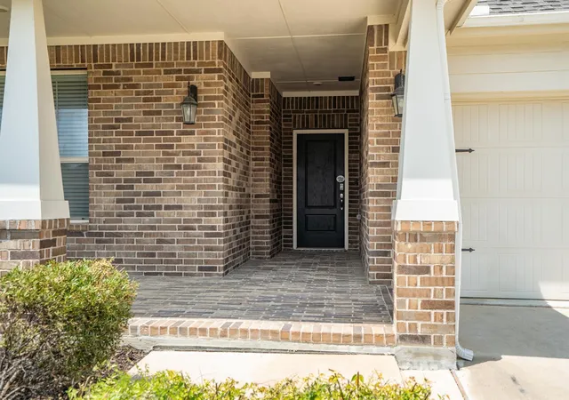 Photo 3 of Sale Pending at 2304 Mockingbird Ct, Justin, TX 76247 | MLS# 21328925 | Listing updated on 2026-10-03