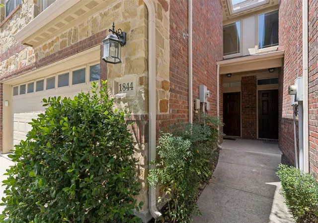 Photo 3 of Townhouse for sale at 1844 Villa Dr, Allen, TX 75013 | MLS# 21323803 | Listing updated on 2026-09-13