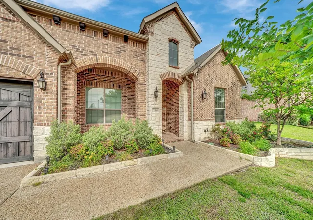 Photo 2 of Sale Pending at 1816 Doves Landing Ln, Wylie, TX 75098 | MLS# 21329002 | Listing updated on 2026-08-02