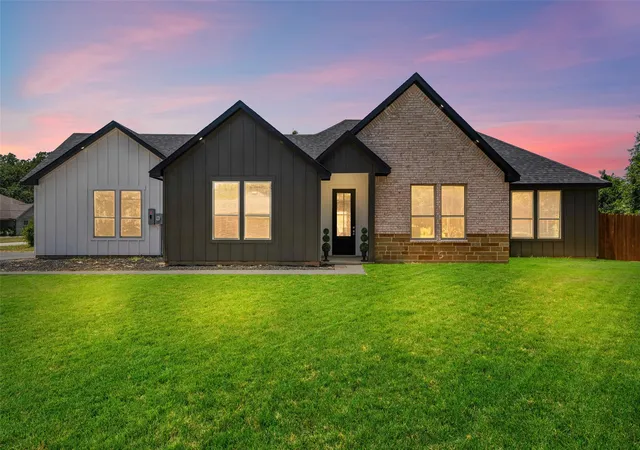 Photo 1 of Sale Pending at 609 Luzon St, Tool, TX 75143 | MLS# 21328774 | Listing updated on 2026-09-10