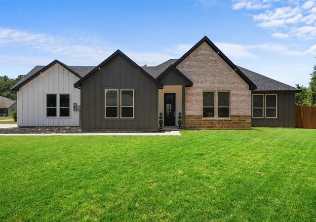 Photo 2 of Sale Pending at 609 Luzon St, Tool, TX 75143 | MLS# 21328774 | Listing updated on 2026-09-10