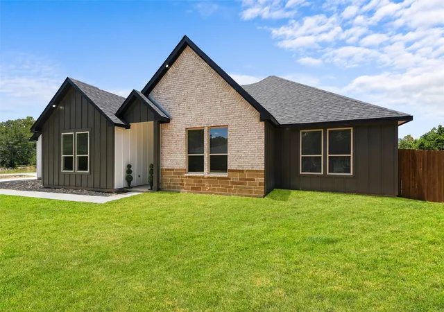Photo 3 of Sale Pending at 609 Luzon St, Tool, TX 75143 | MLS# 21328774 | Listing updated on 2026-09-10