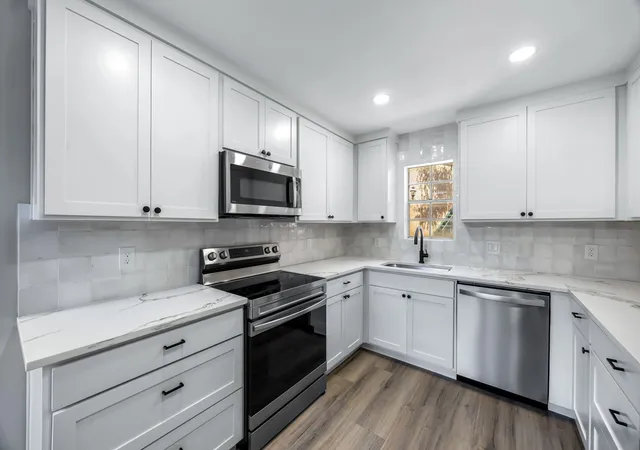 Listing Photo 4 - Condo for sale in building located at 6007 E University Blvd, Dallas, TX 75206 - Unit #132