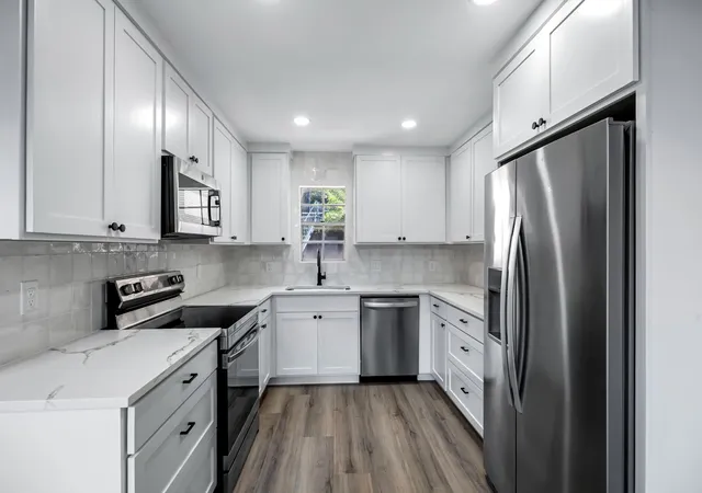 Listing Photo 5 - Condo for sale in building located at 6007 E University Blvd, Dallas, TX 75206 - Unit #132