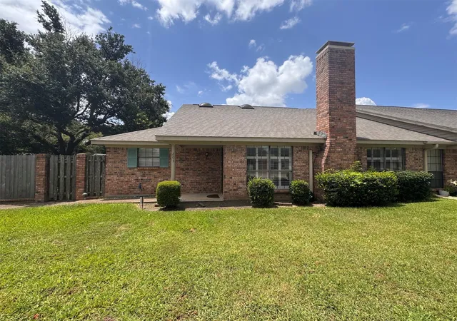 Photo 1 of Townhouse for sale at 205 Northwood Blvd, Corsicana, TX 75110 | MLS# 21328556 | Listing updated on 2026-09-08