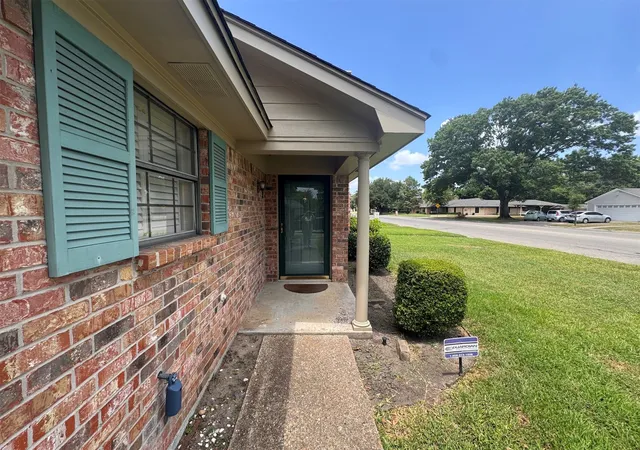 Photo 2 of Townhouse for sale at 205 Northwood Blvd, Corsicana, TX 75110 | MLS# 21328556 | Listing updated on 2026-09-08