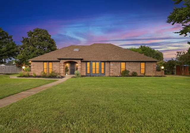 Photo 1 of Sale Pending at 121 Crestview St, Chandler, TX 75758 | MLS# 21328196 | Listing updated on 2026-09-25