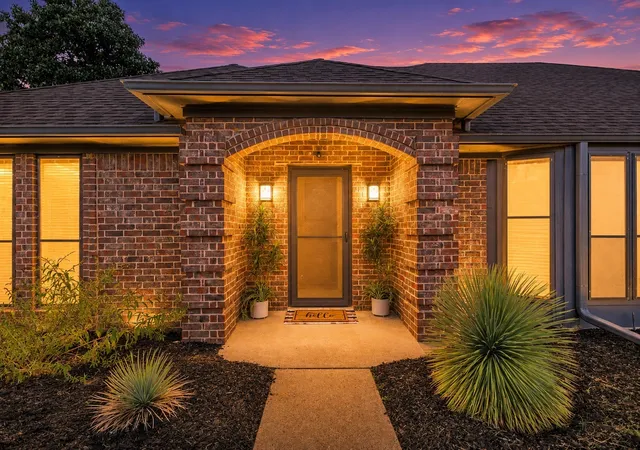Photo 2 of Sale Pending at 121 Crestview St, Chandler, TX 75758 | MLS# 21328196 | Listing updated on 2026-09-25