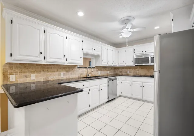 Photo 3 of Sale Pending at 121 Crestview St, Chandler, TX 75758 | MLS# 21328196 | Listing updated on 2026-09-25