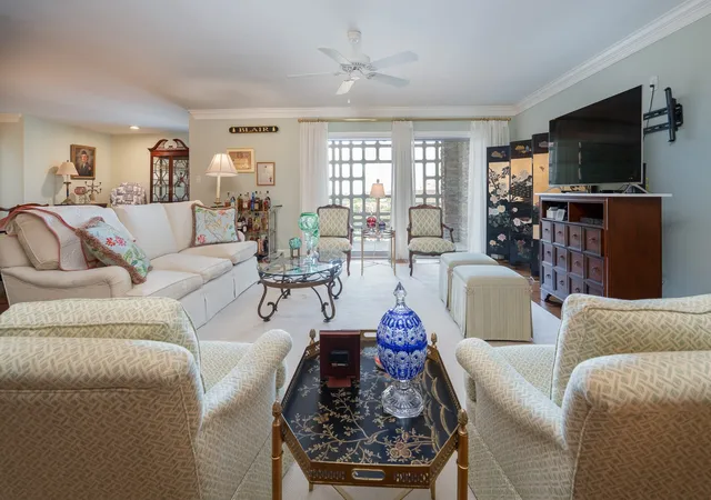 Photo 2 of Condo for sale at 3525 Turtle Creek Blvd #11D, Dallas, TX 75219 | MLS# 21329189 | Listing updated on 2026-09-10