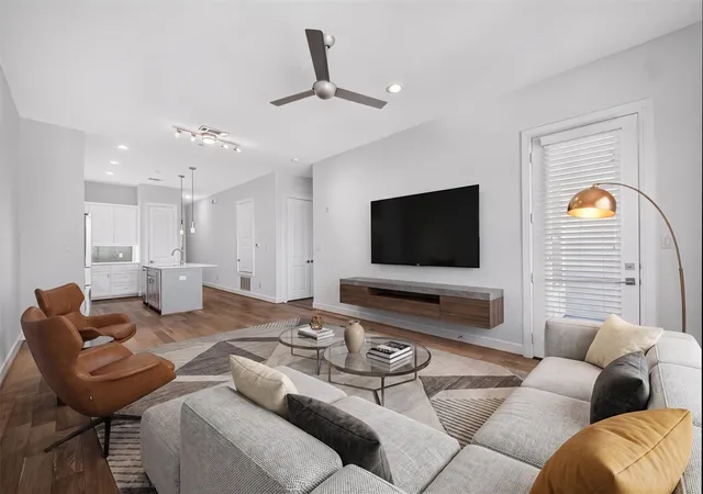 Listing Photo 4 - Condo for sale in building located at 5015 Meridian Ln, Addison, TX 75001 - Unit #2102