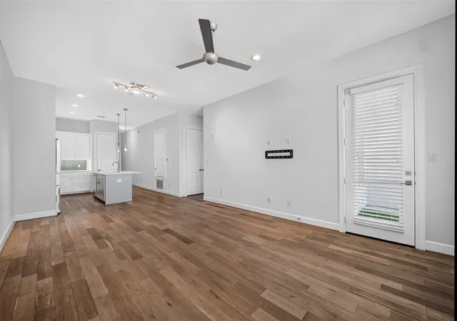 Listing Photo 5 - Condo for sale in building located at 5015 Meridian Ln, Addison, TX 75001 - Unit #2102