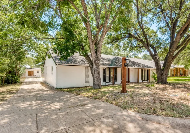 Photo 1 of Single family home for sale at 317 Cedar Creek Ct, Fort Worth, TX 76103 | MLS# 21327212 | Listing updated on 2026-09-13