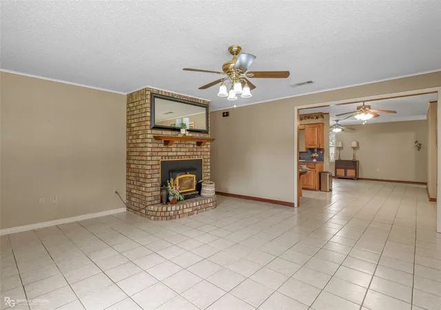 Photo 3 of Sale Pending at 233 Allen Dr, Minden, LA 71055 | MLS# 21322146 | Listing updated on 2026-09-16